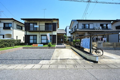 【駐車場】 | 邑楽郡大泉町朝日　中古住宅 | 並列駐車可能なカースペースです！お客様も遊びに来やすいですね♪