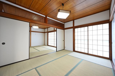 【居間・リビング】 | 邑楽郡大泉町朝日　中古住宅 | 和室は居室としてはもちろんお子様の遊び場としてもピッタリです♪