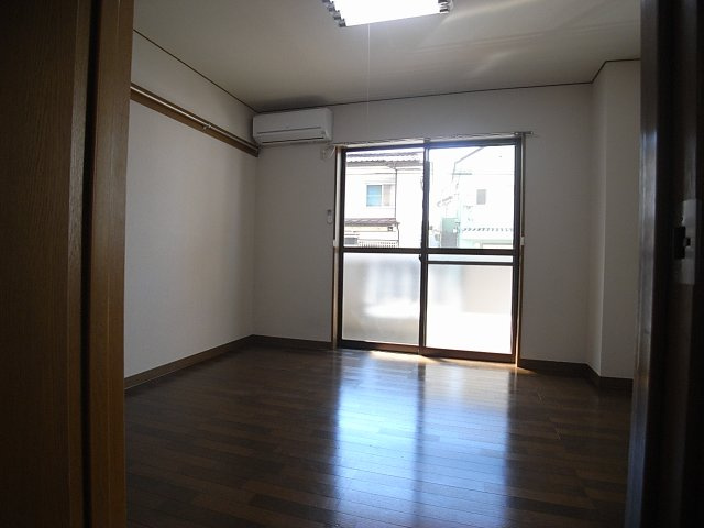 ソレイユハイツの居間・リビング|洋室内