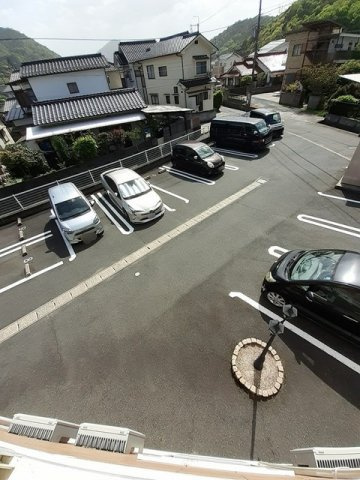 サンリット　ヴィラ　Ⅰの駐車場|駐車場に車を止められます