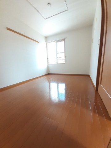 サンリット　ヴィラ　Ⅰの内装|明るい色調の室内です