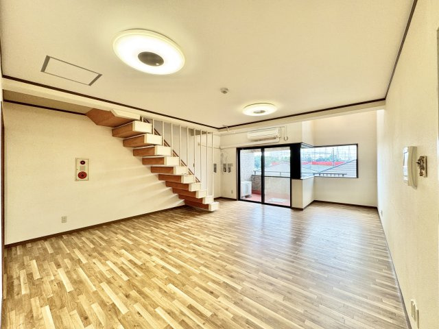 ディアレスト四ツ池の居間・リビング