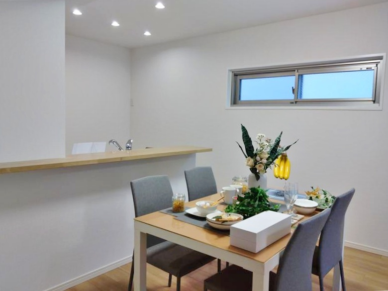 サニーウェル三渓園西館の居間・リビング