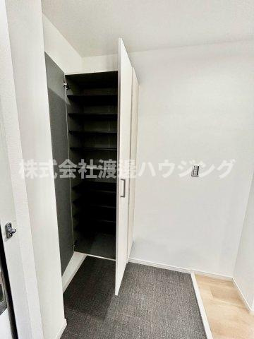 アルカンシェルコート豊津の収納|天井高シューズBOX