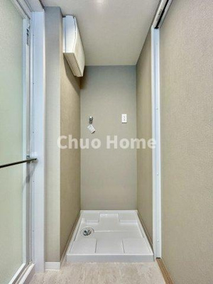 【ランドリースペース】 | エヴァーグリーン立石 | 【ランドリースペース】担当者がスケールを持ち歩いておりますので、ご見学時には現在お使いの洗濯機などがきちんと収まるかなどもチェックして下さい。見学前に測っておくと非常に便利だと思います。