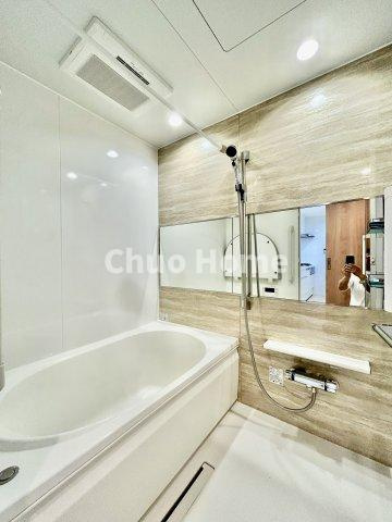 エヴァーグリーン立石の浴室|【バスルーム】暖房換気乾燥機付きシステムバスルーム。暖房・冷風・換気・乾燥など、毎日を快適に過ごせるうれしい機能が揃っています。雨の日の洗濯物も安心です。