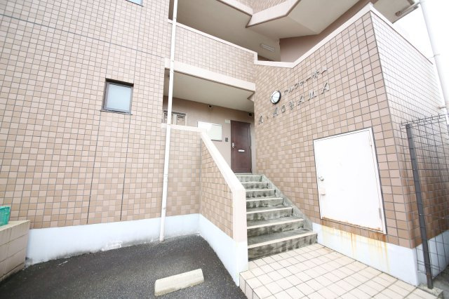 アルファ青山のエントランス