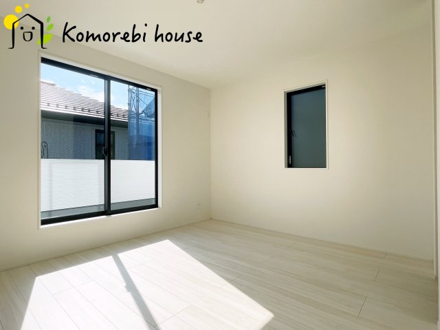 鴻巣市大芦　新築一戸建て　グラファーレ　01の寝室|広くて明るい寝室