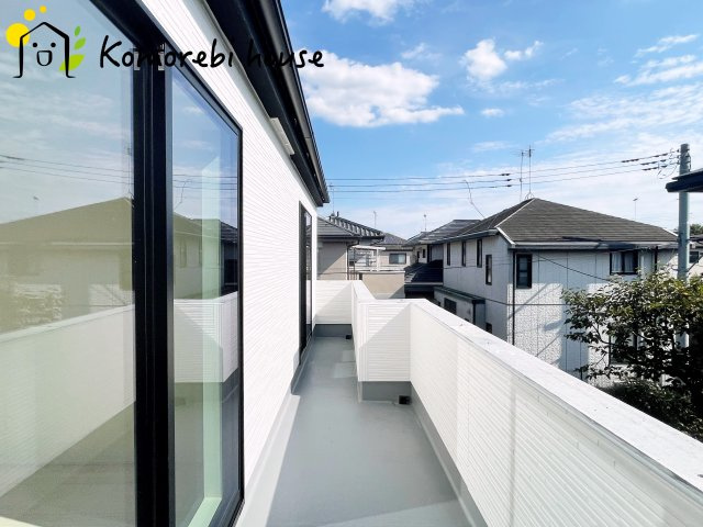 鴻巣市大芦　新築一戸建て　グラファーレ　01のバルコニー|お洗濯にも便利なバルコニー付き