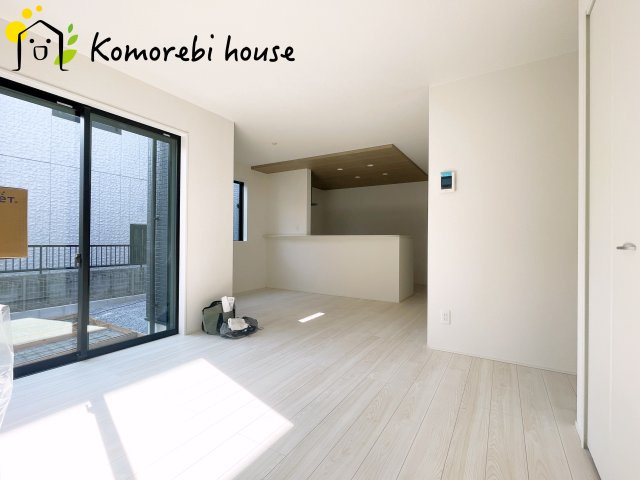 鴻巣市大芦　新築一戸建て　グラファーレ　01の居間・リビング|ゆったり過ごせるリビングです