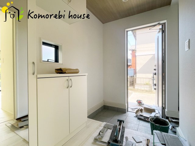 鴻巣市大芦　新築一戸建て　グラファーレ　01の玄関|ゆったりとした玄関です