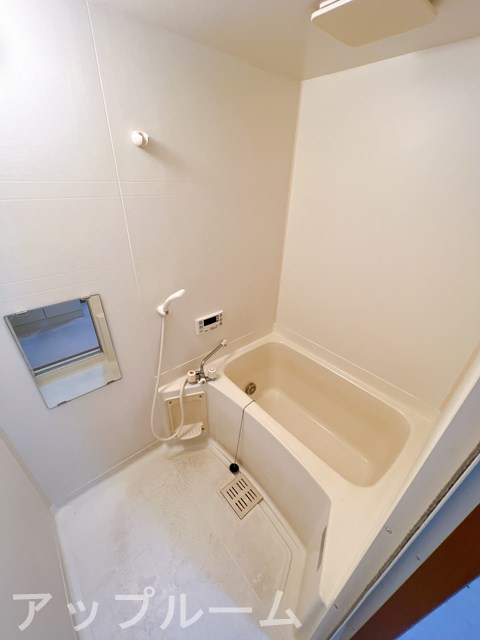 春日井市大留町８丁目のアパートの浴室