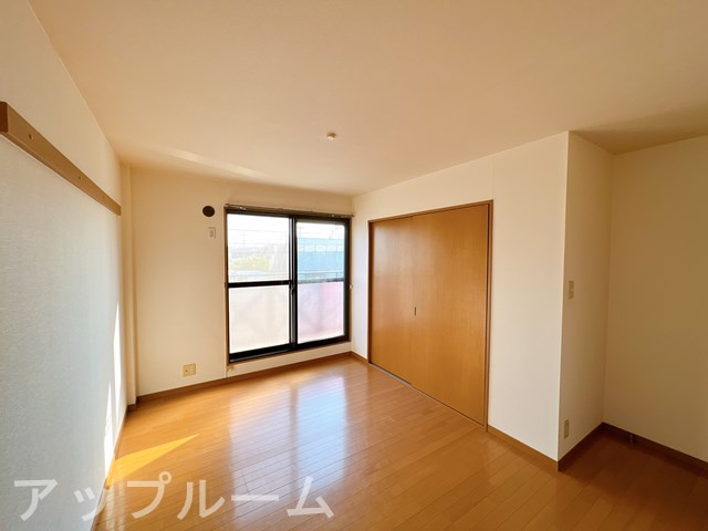 春日井市大留町８丁目のアパートの居間・リビング