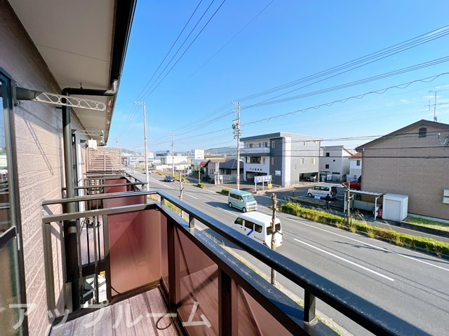 春日井市大留町８丁目のアパートのバルコニー