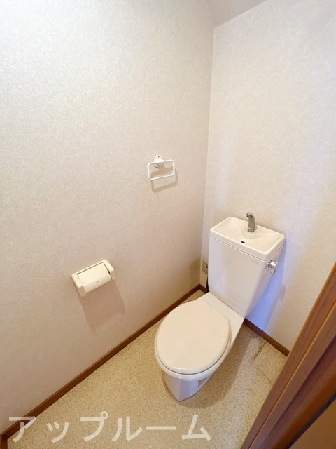春日井市大留町８丁目のアパートのトイレ