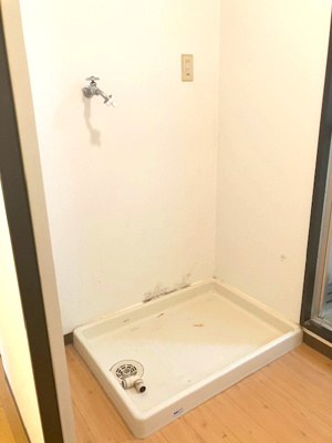 【設備】 | ライオンズマンション大阪狭山弐番館 | 防水パン付き洗濯機置き場もしっかりとご用意！水漏れなど万が一のときの被害を抑えられます。