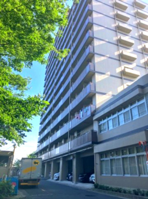 【外観】 | ライオンズマンション大阪狭山弐番館 | 南海高野線「滝谷」駅まで徒歩14分。建物周囲には緑が広がる自然豊かなロケーションです！
