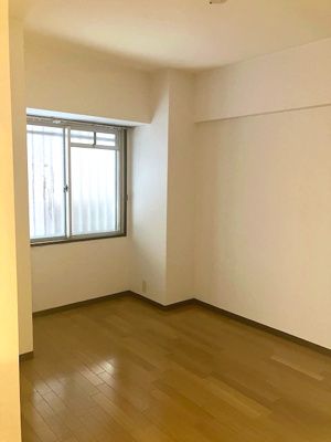 【洋室】 | ライオンズマンション大阪狭山弐番館 | 窓から心地よい光と風が舞い込む、5.5帖の洋室！休息や趣味の時間を過ごすプライベート空間も快適です。