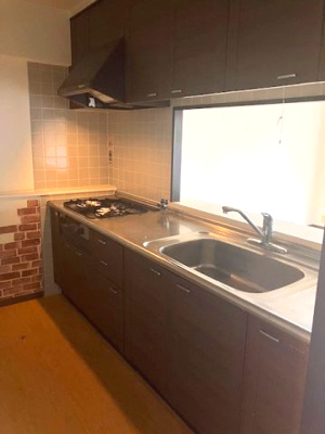 【キッチン】 | ライオンズマンション大阪狭山弐番館 | 料理をしながらご家族との会話を楽しめる対面式キッチン！カウンター付きで食事の配膳や片付けもスムーズに。