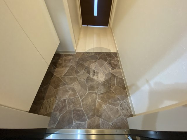 LEPUS御厨Bの玄関