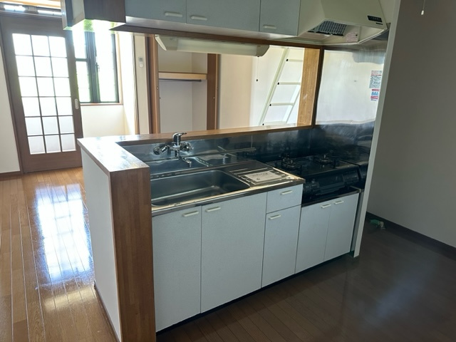 柏崎市大字藤橋のアパートのキッチン