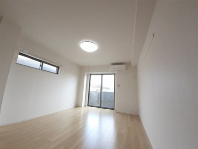 【内装】 | フレシール | 明るい色調の室内です