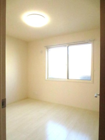 ラ・ナチュール B棟の洋室|Ｂ105 照明付き洋室