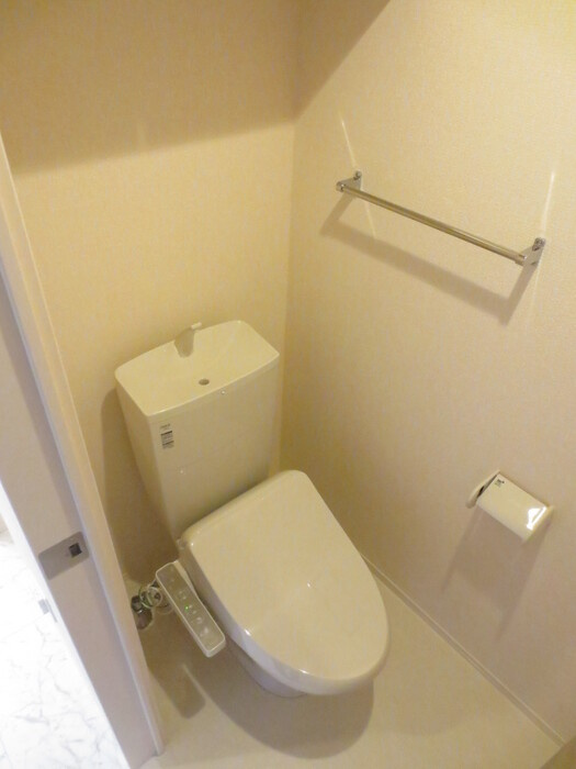 ラ・ナチュール B棟のトイレ|Ｂ105 温水洗浄暖房便座トイレ