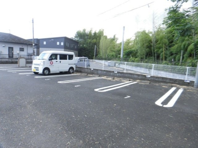 ハッピネス郡元の駐車場|駐車場