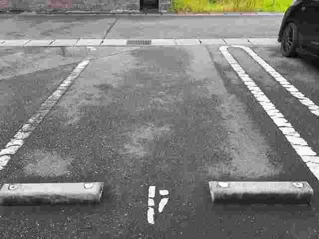 カレントの駐車場