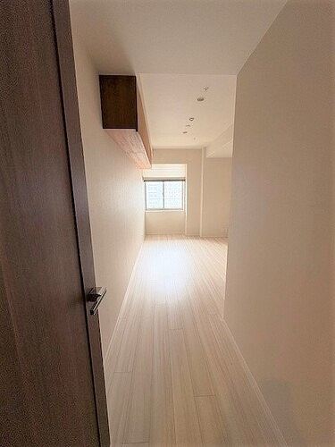 大阪ひびきの街　ザ・サンクタスタのその他|洋室約7.7畳（天井壁収納あり）