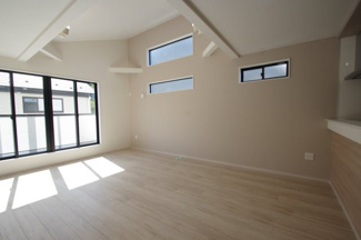 【居間・リビング】 | 【仲介手数料無料！！】府中市分梅町2丁目　新築戸建て（全1棟）1号棟　6499万円 | 2階LDK20.3帖