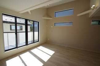 【居間・リビング】 | 【仲介手数料無料！！】府中市分梅町2丁目　新築戸建て（全1棟）1号棟　6499万円