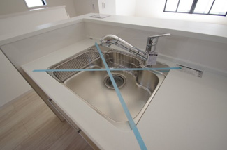 【キッチン】 | 【仲介手数料無料！！】府中市分梅町2丁目　新築戸建て（全1棟）1号棟　6499万円 | 浄水器付き水栓