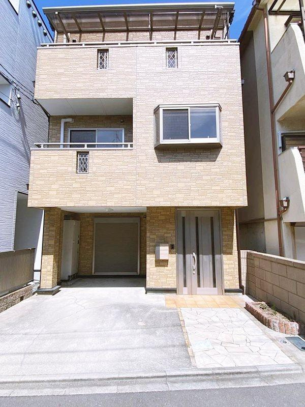 大久保町5丁目　中古一戸建ての外観|新しい生活にいかがでしょうか？外観はお住まいの顔になります。こだわりたいポイントですね。外壁塗装や屋根塗装のご相談も承っております。
■現地内覧・資金計画相談・住宅ローン相談もお問合せ受付中■