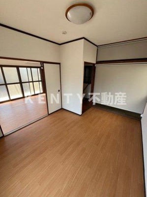 【居間・リビング】 | 西六郷3丁目戸建て | こちらのリビングで趣味の時間をお楽しみください