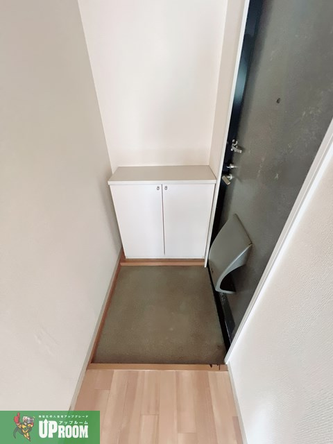 エイト曙 A棟の玄関