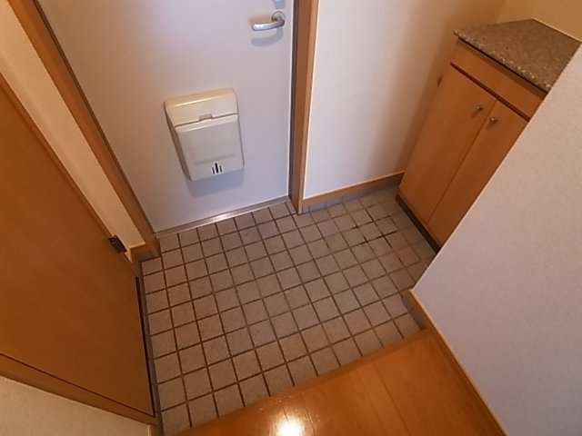 神戸市北区鈴蘭台東町２丁目のアパートの玄関