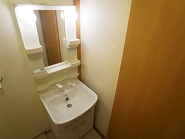神戸市北区鈴蘭台東町２丁目のアパートの洗面所