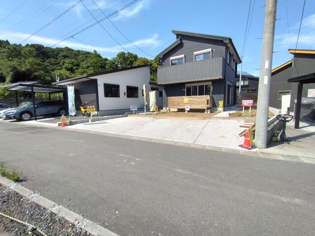 【前面道路含む現地写真】 | 外観