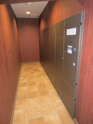 【その他共用部分】 | ネバーランド大津ＧＲＡＮＢＥＹ | ネットショッピングの隆盛により、ますます利用者が増える宅配便。不在時でも荷物を受け取れる宅配ボックスは共働きをはじめ、様々なご家庭に便利です。