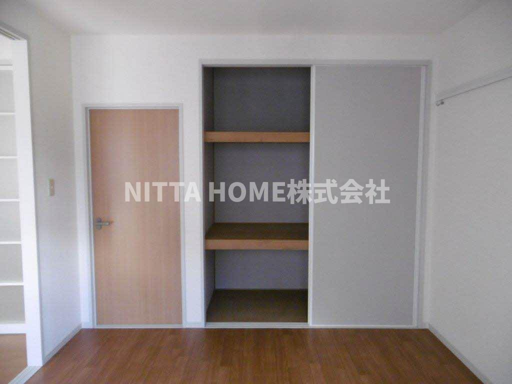 エスト　かわらまちの収納|洋室についている収納です◇