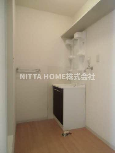 エスト　かわらまちの洗面所|シャワー付き洗面台で朝の身支度はバッチリ★