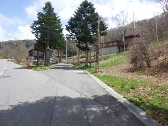 峰の原高原分譲地①の前面道路含む現地写真
