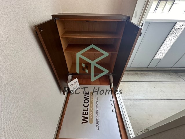 メゾン堀川 A棟の玄関