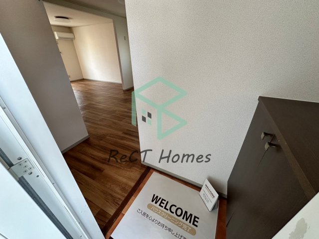 メゾン堀川 A棟の玄関