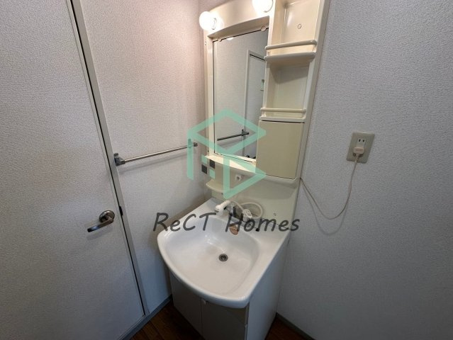 メゾン堀川 A棟の独立洗面台