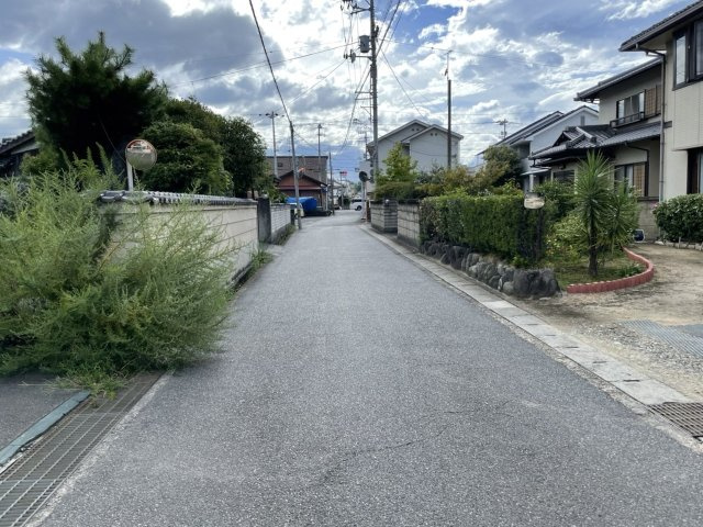 久保田町2丁目　売土地の前面道路含む現地写真