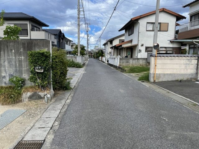 久保田町2丁目　売土地の前面道路含む現地写真