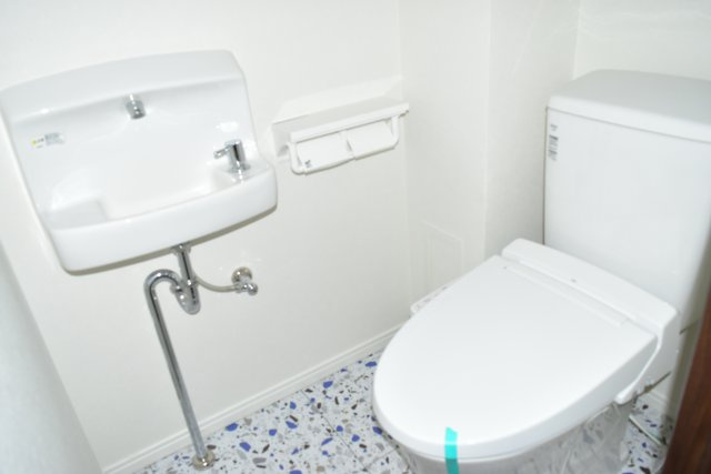 小平市小川町１丁目の中古マンションのトイレ